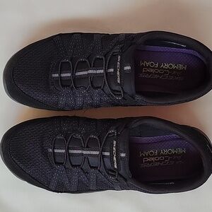 HP🌺Sketchers Memory Foam walking shoes 👞